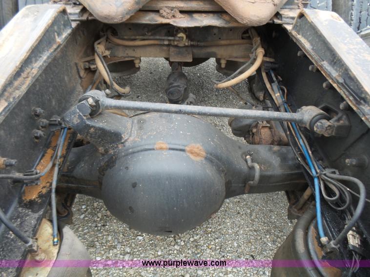 image for item L5419 2003 Freightliner Century Class ST120 semi truck