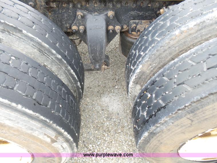 image for item L5419 2003 Freightliner Century Class ST120 semi truck