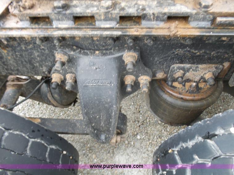 image for item L5419 2003 Freightliner Century Class ST120 semi truck