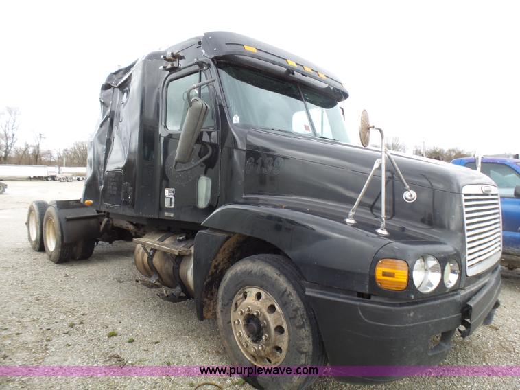 image for item L5419 2003 Freightliner Century Class ST120 semi truck