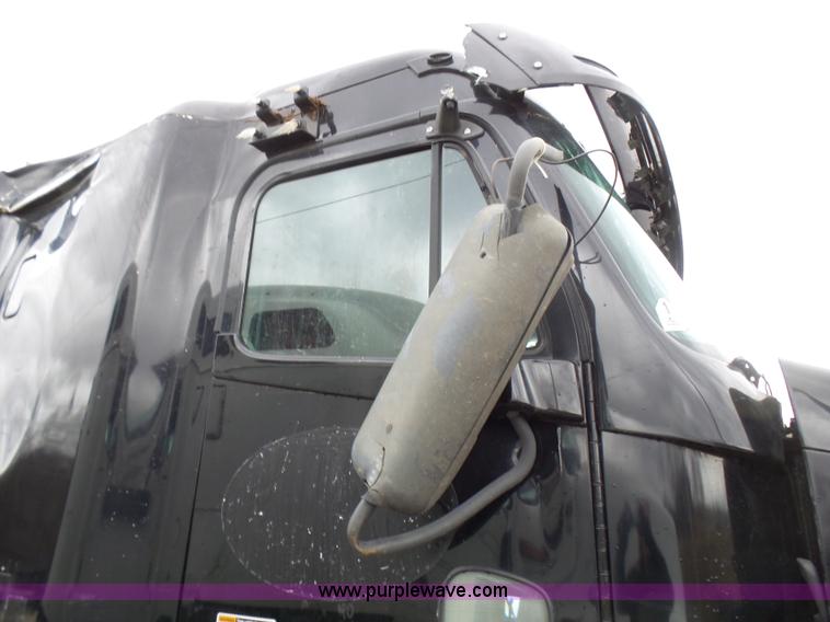 image for item L5419 2003 Freightliner Century Class ST120 semi truck