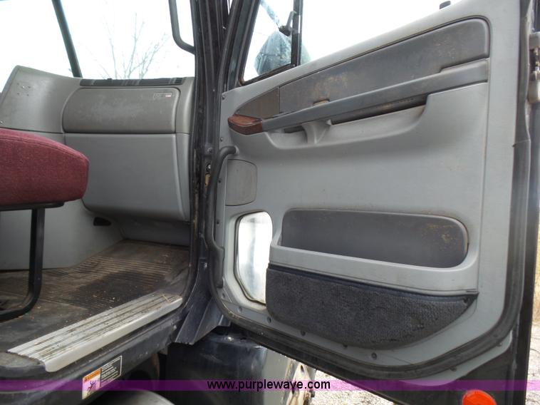 image for item L5419 2003 Freightliner Century Class ST120 semi truck