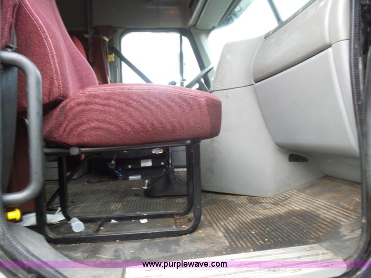 image for item L5419 2003 Freightliner Century Class ST120 semi truck