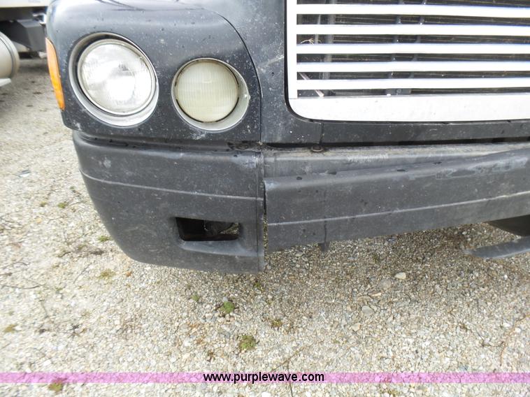 image for item L5419 2003 Freightliner Century Class ST120 semi truck