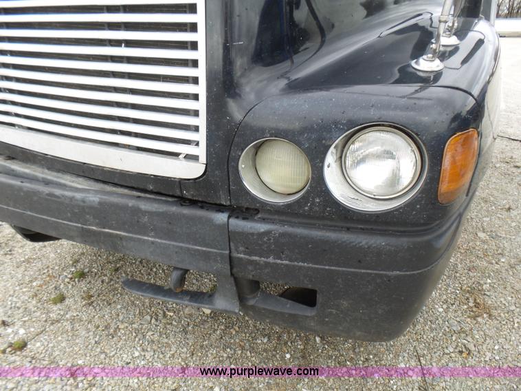 image for item L5419 2003 Freightliner Century Class ST120 semi truck