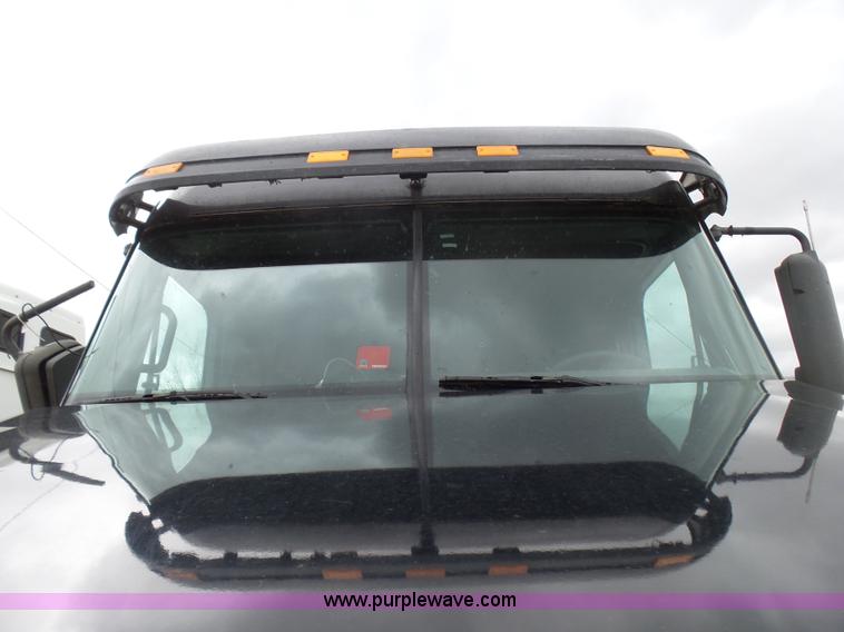 image for item L5419 2003 Freightliner Century Class ST120 semi truck