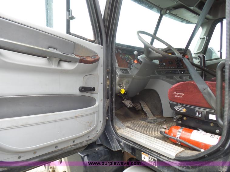 image for item L5419 2003 Freightliner Century Class ST120 semi truck