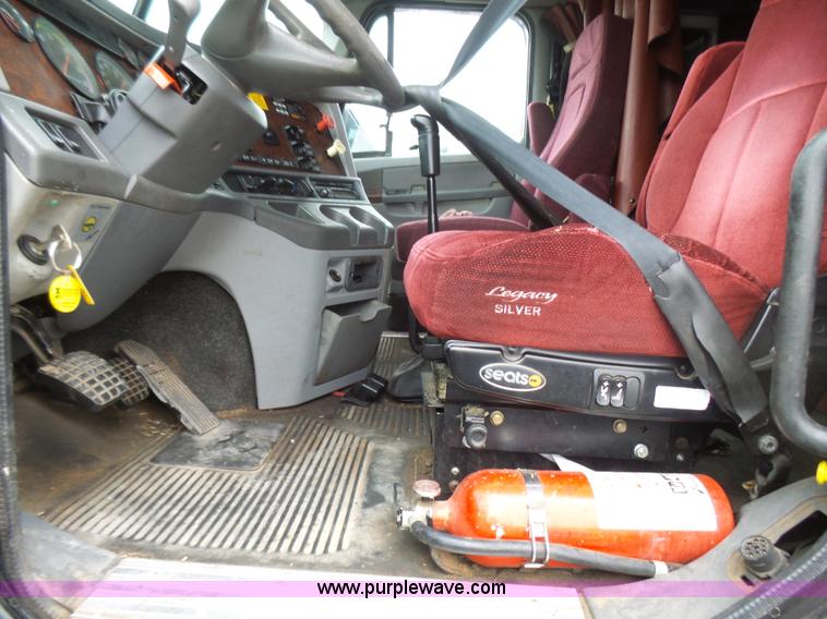 image for item L5419 2003 Freightliner Century Class ST120 semi truck