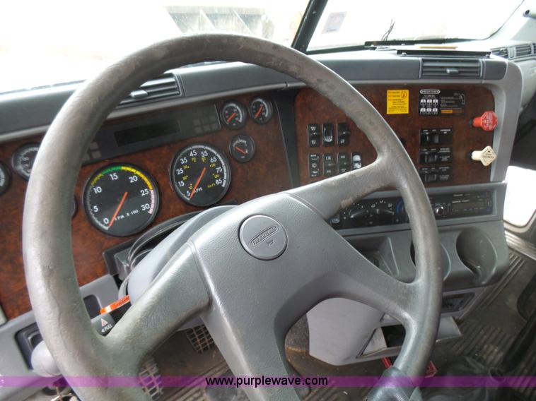 image for item L5419 2003 Freightliner Century Class ST120 semi truck