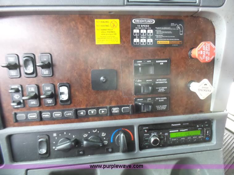 image for item L5419 2003 Freightliner Century Class ST120 semi truck