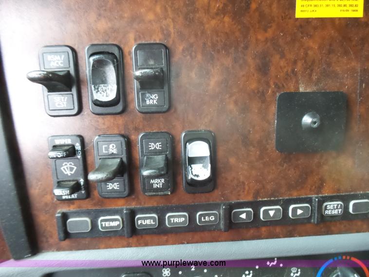 image for item L5419 2003 Freightliner Century Class ST120 semi truck