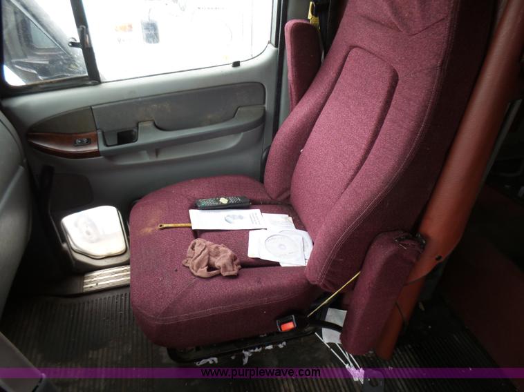 image for item L5419 2003 Freightliner Century Class ST120 semi truck