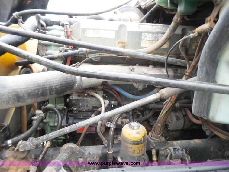 image for item L5419 2003 Freightliner Century Class ST120 semi truck