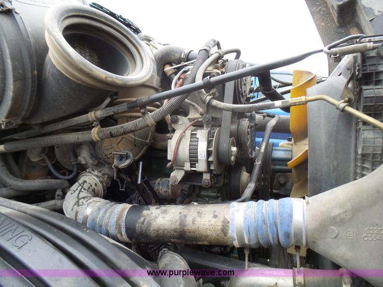 image for item L5419 2003 Freightliner Century Class ST120 semi truck