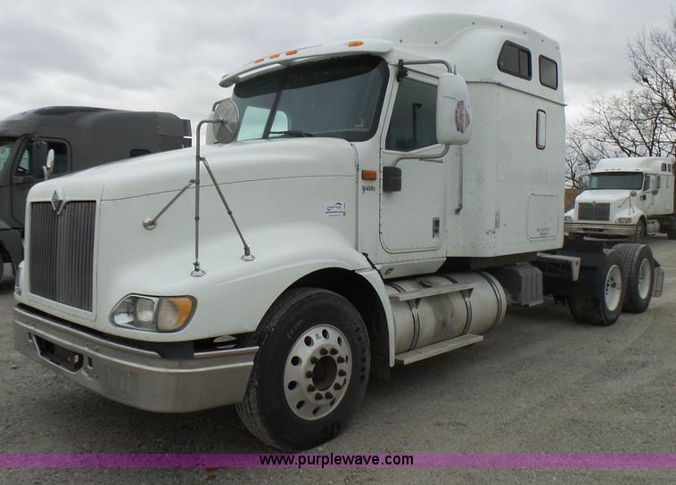 image for item L5420 2005 International 9400i semi truck