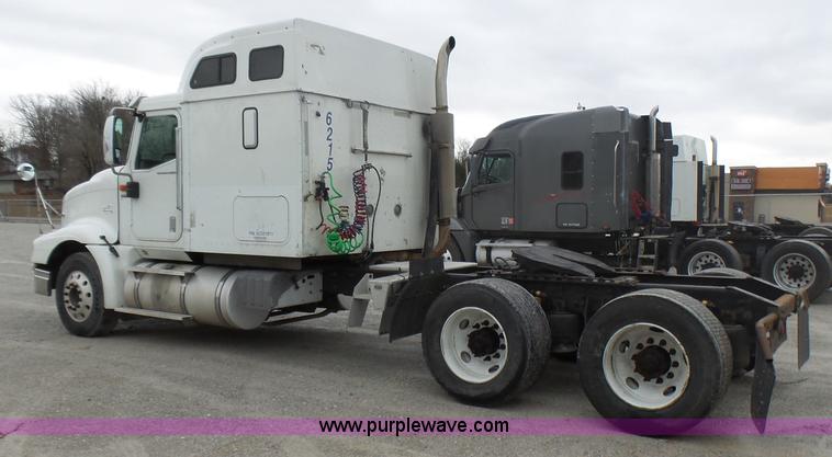image for item L5420 2005 International 9400i semi truck