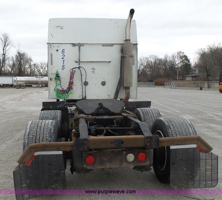 image for item L5420 2005 International 9400i semi truck