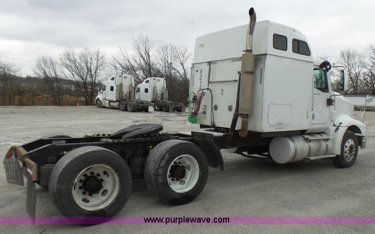 image for item L5420 2005 International 9400i semi truck