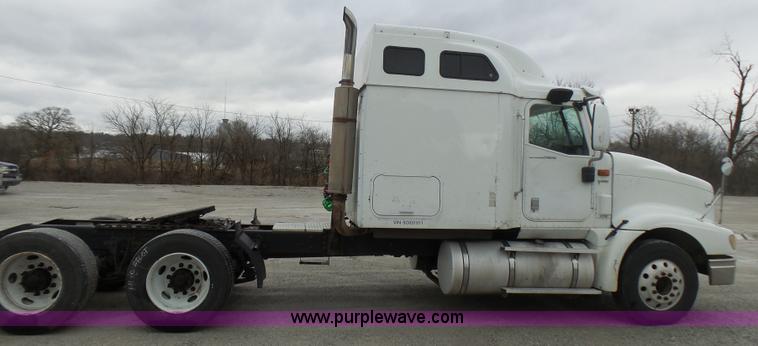 image for item L5420 2005 International 9400i semi truck