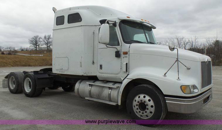 image for item L5420 2005 International 9400i semi truck