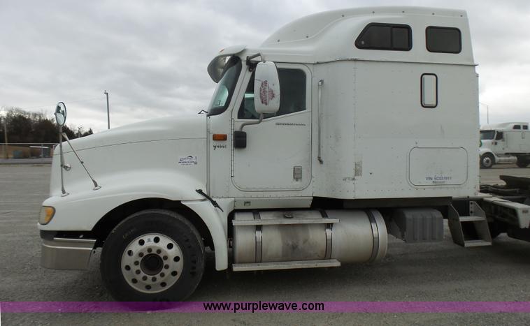 image for item L5420 2005 International 9400i semi truck