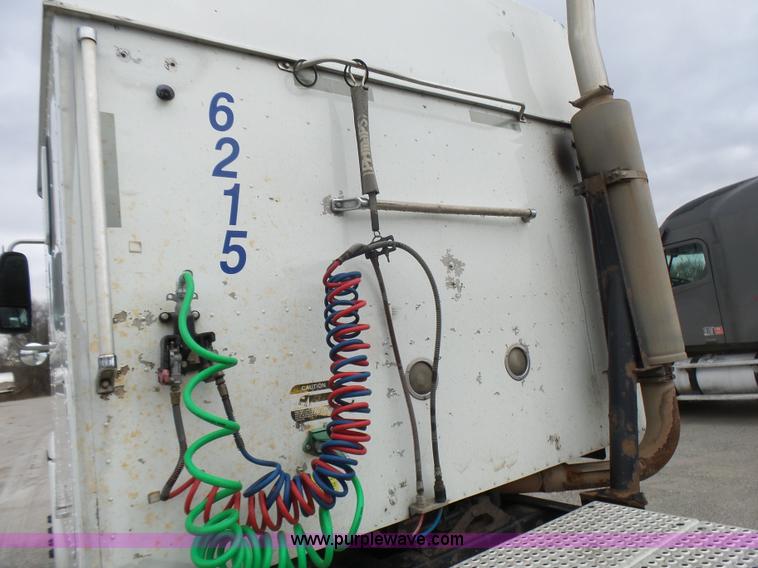 image for item L5420 2005 International 9400i semi truck