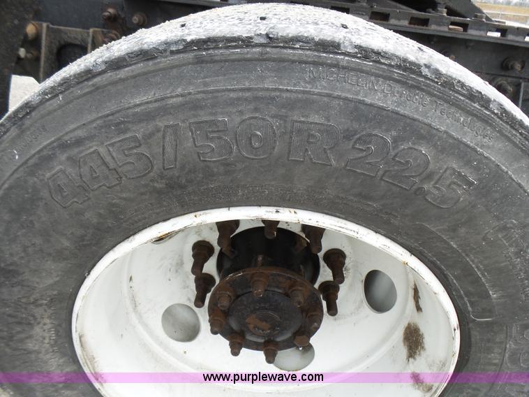 image for item L5420 2005 International 9400i semi truck