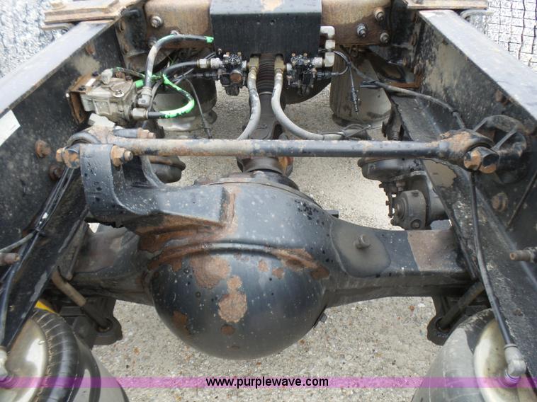 image for item L5420 2005 International 9400i semi truck