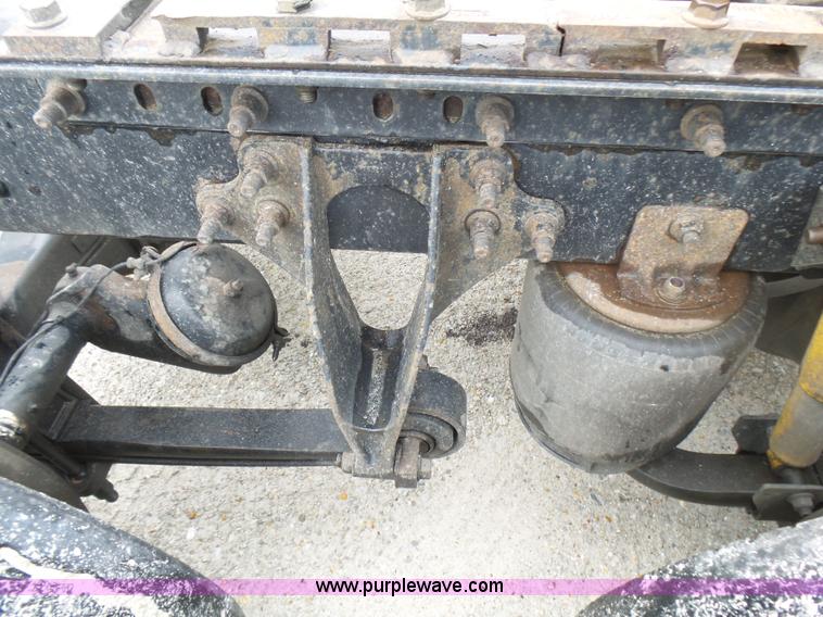 image for item L5420 2005 International 9400i semi truck