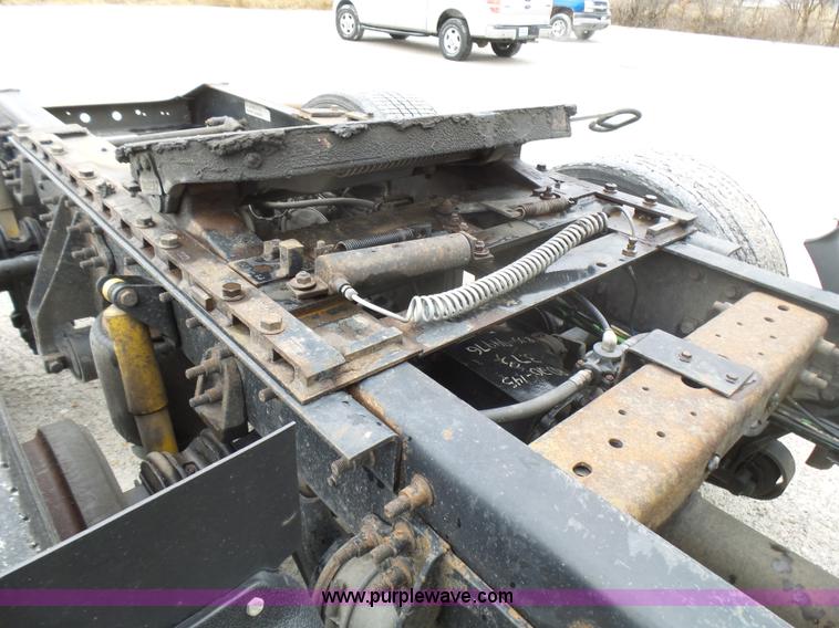 image for item L5420 2005 International 9400i semi truck