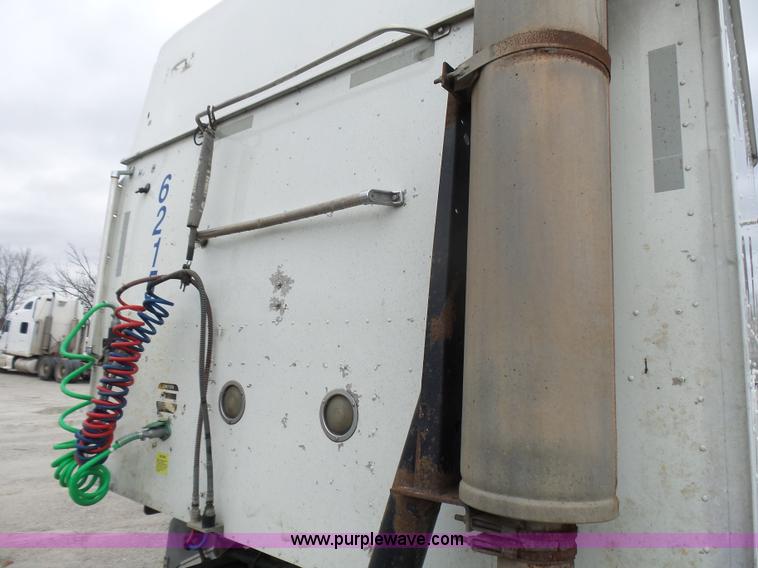 image for item L5420 2005 International 9400i semi truck