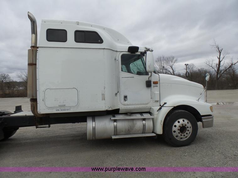 image for item L5420 2005 International 9400i semi truck