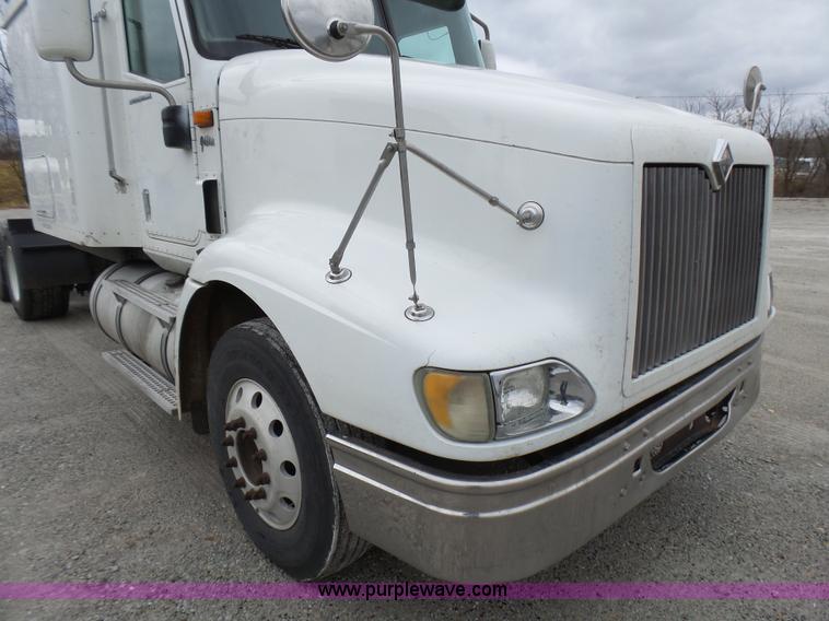 image for item L5420 2005 International 9400i semi truck