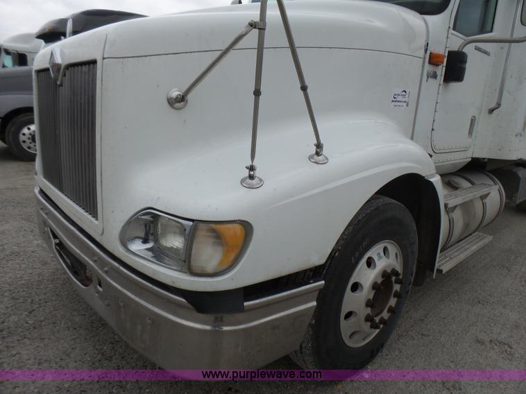 image for item L5420 2005 International 9400i semi truck