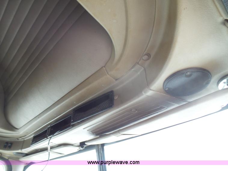 image for item L5420 2005 International 9400i semi truck