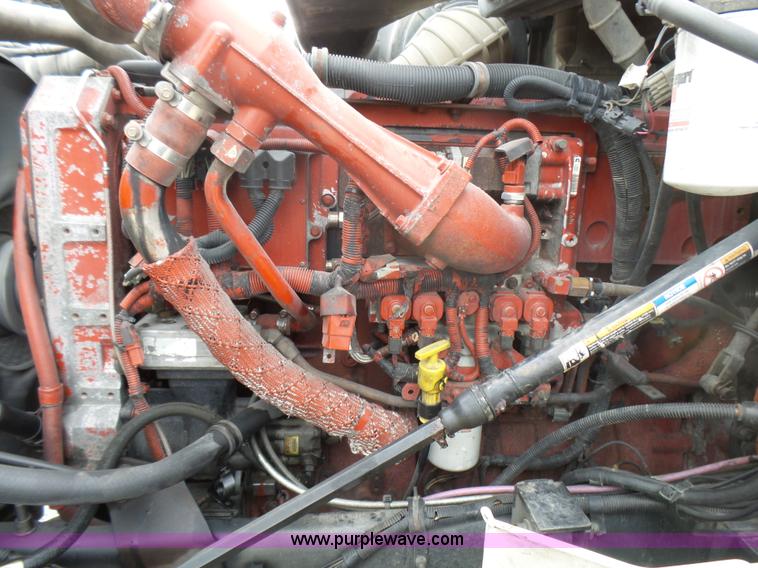 image for item L5420 2005 International 9400i semi truck