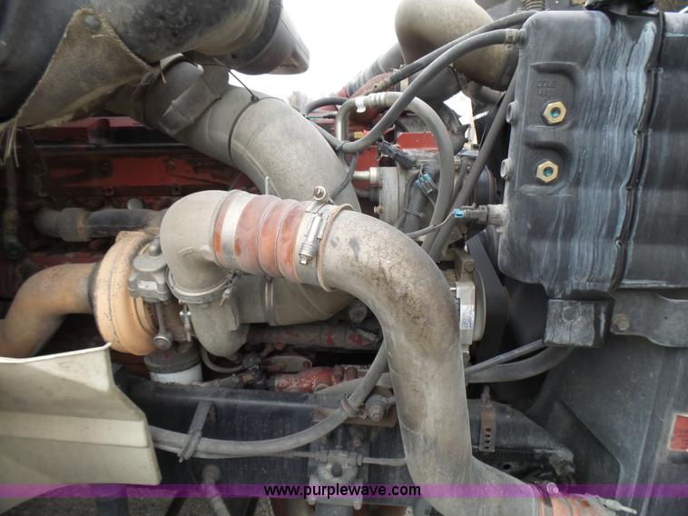 image for item L5420 2005 International 9400i semi truck