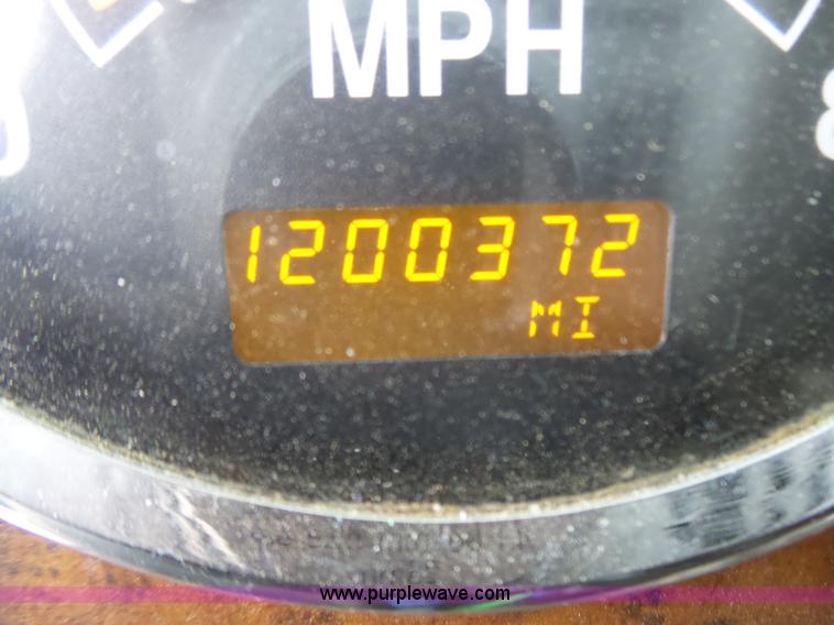 image for item L5420 2005 International 9400i semi truck