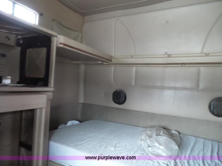 image for item L5420 2005 International 9400i semi truck