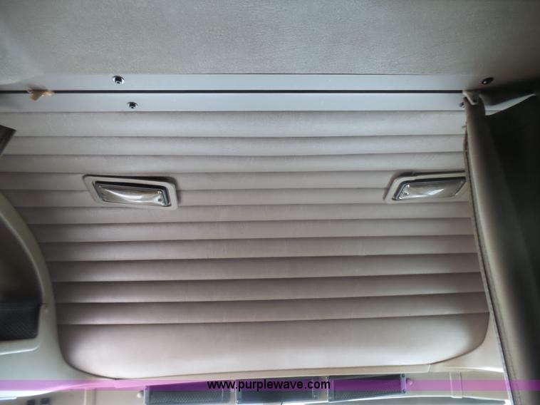 image for item L5420 2005 International 9400i semi truck