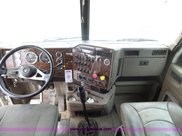 image for item L5420 2005 International 9400i semi truck