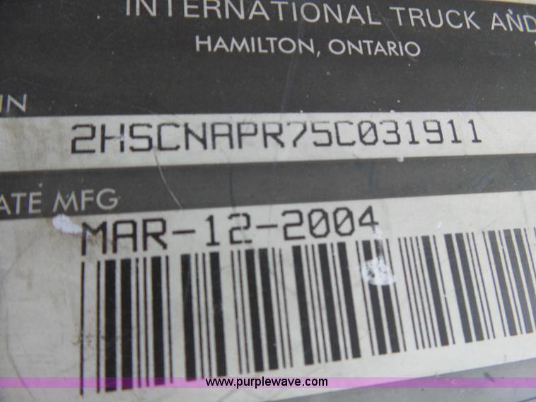 image for item L5420 2005 International 9400i semi truck