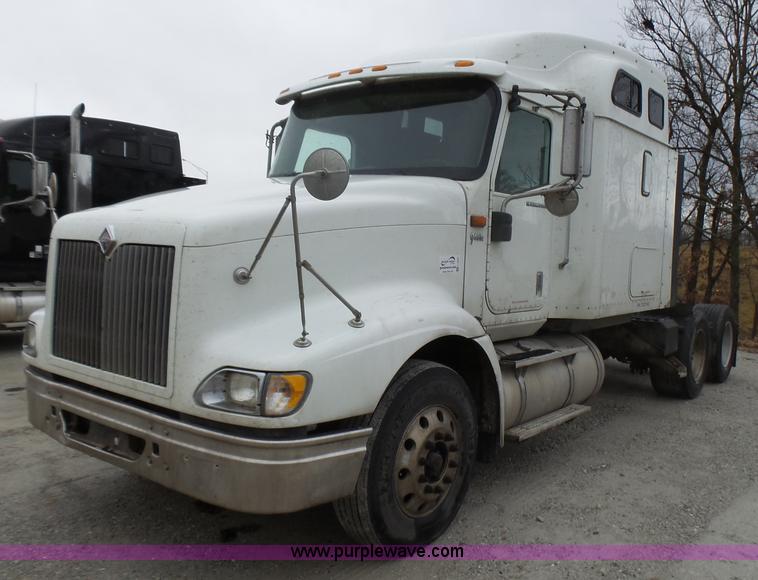 image for item L5421 2007 International 9400i semi truck