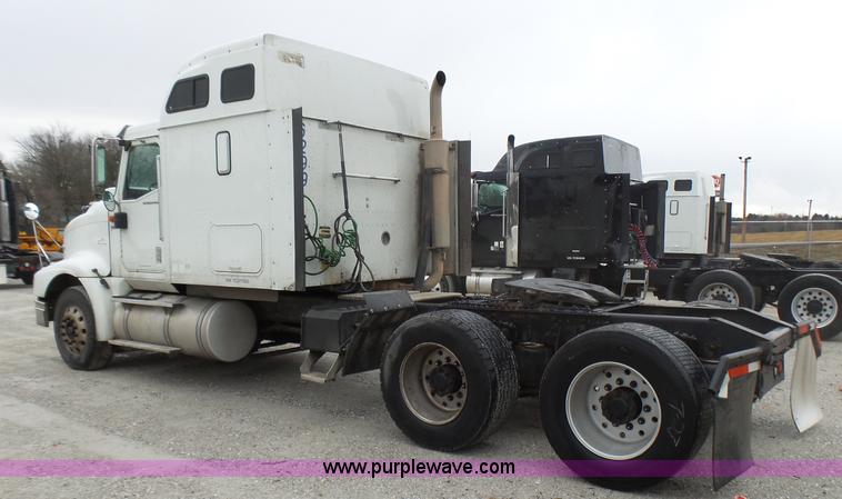 image for item L5421 2007 International 9400i semi truck