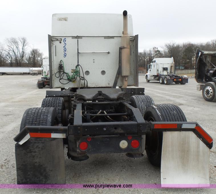 image for item L5421 2007 International 9400i semi truck