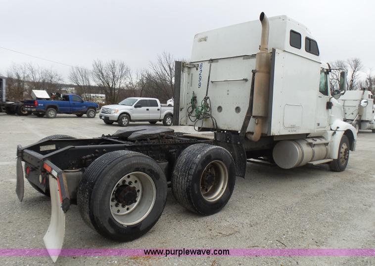 image for item L5421 2007 International 9400i semi truck