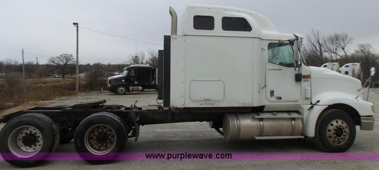 image for item L5421 2007 International 9400i semi truck