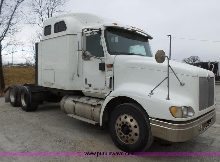 image for item L5421 2007 International 9400i semi truck