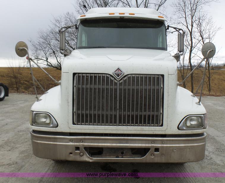 image for item L5421 2007 International 9400i semi truck