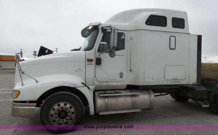 image for item L5421 2007 International 9400i semi truck